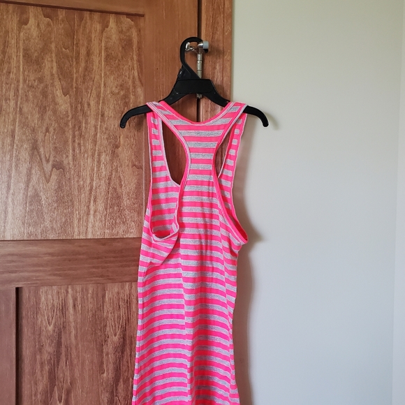 Bundle of 2 Express racerback layering tank tops - Picture 3 of 5